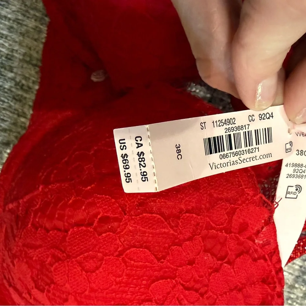 Victoria's Secret Scarlet Lace Push-Up Bra - Picture 4 of 5